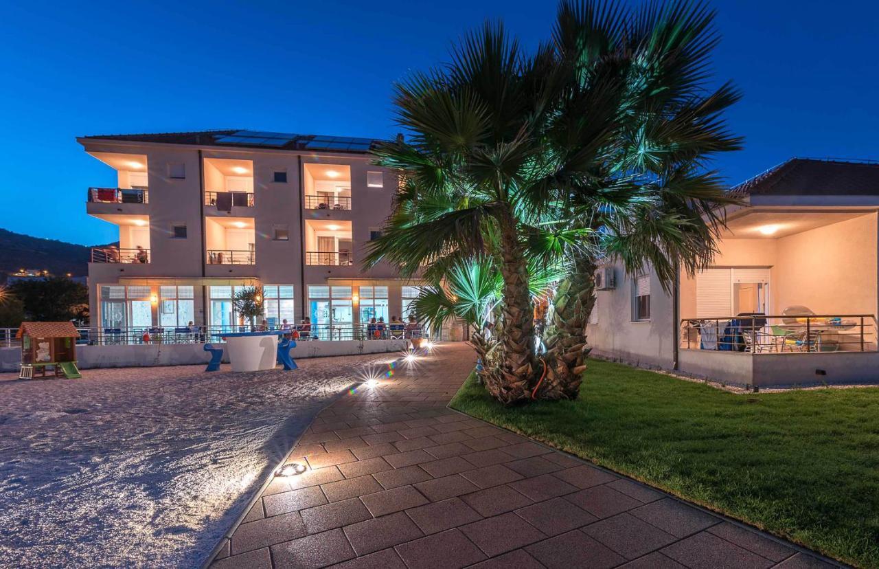 Porto Samaria Holiday Resort Trogir Exterior photo
