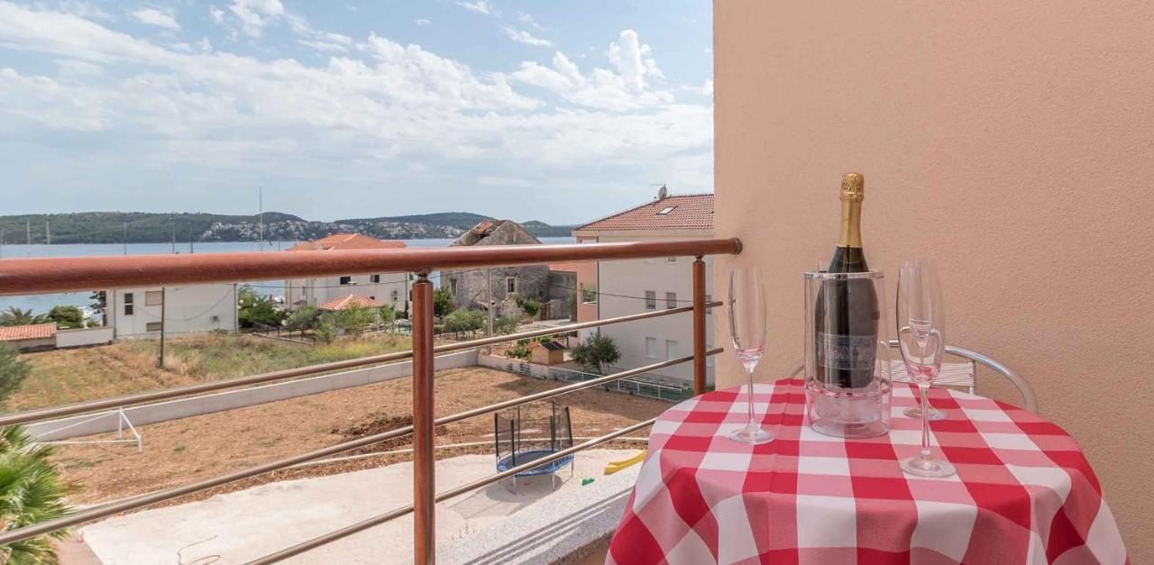 Porto Samaria Holiday Resort Trogir Exterior photo