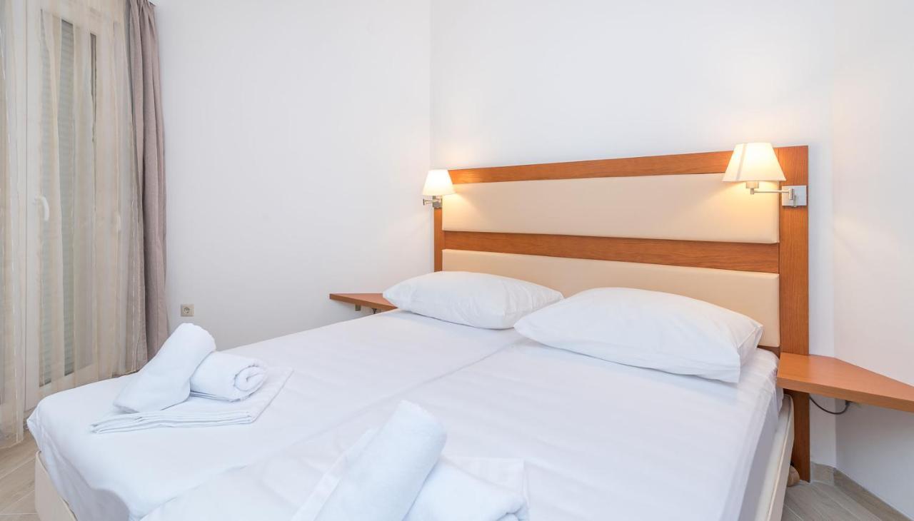Porto Samaria Holiday Resort Trogir Exterior photo