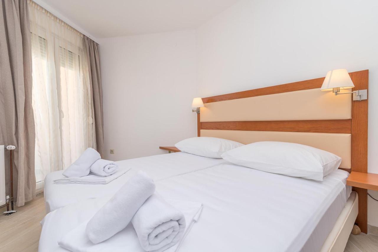 Porto Samaria Holiday Resort Trogir Exterior photo