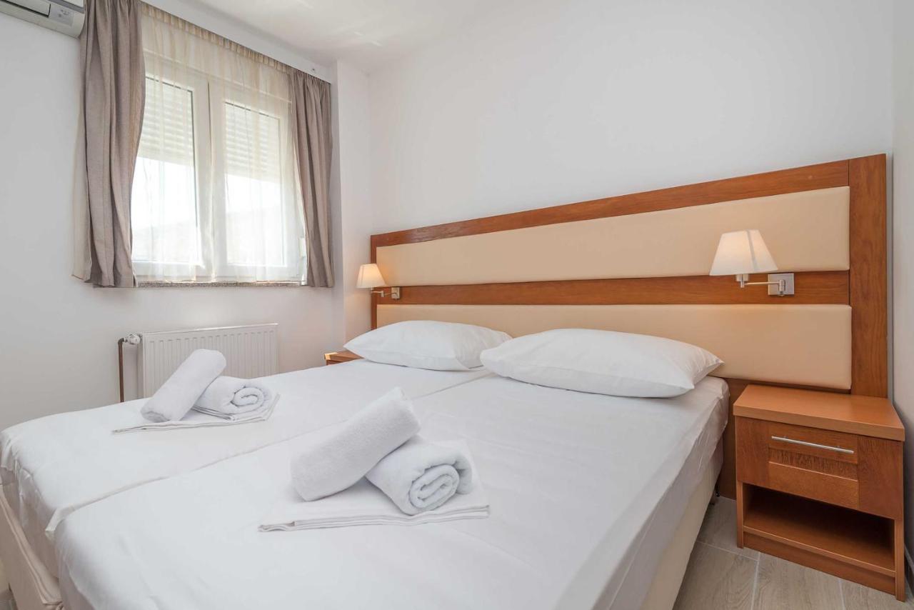 Porto Samaria Holiday Resort Trogir Exterior photo