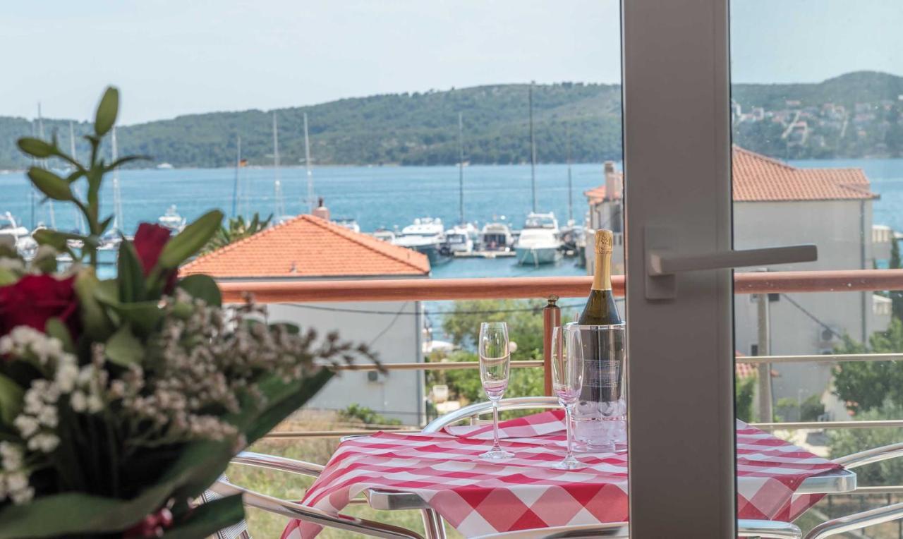 Porto Samaria Holiday Resort Trogir Exterior photo
