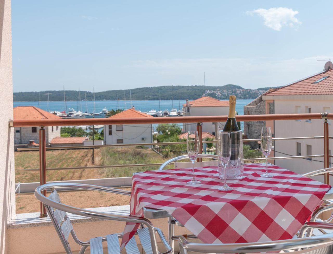 Porto Samaria Holiday Resort Trogir Exterior photo