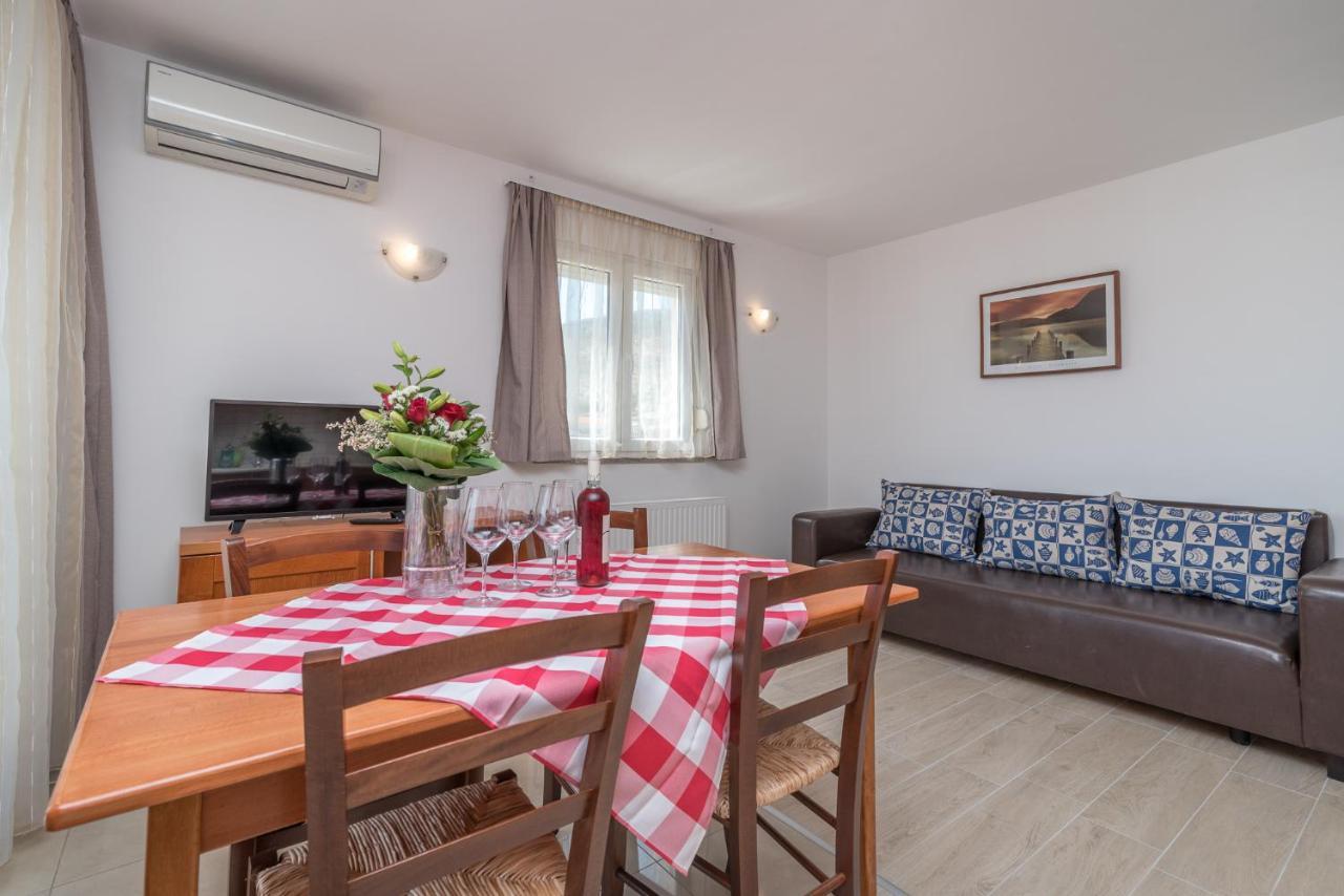 Porto Samaria Holiday Resort Trogir Exterior photo